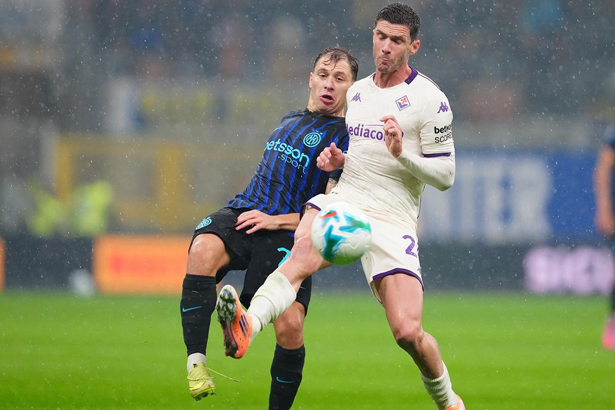 Gosens al fianco della squadra. Non giocherà, ma è partito insieme al gruppo